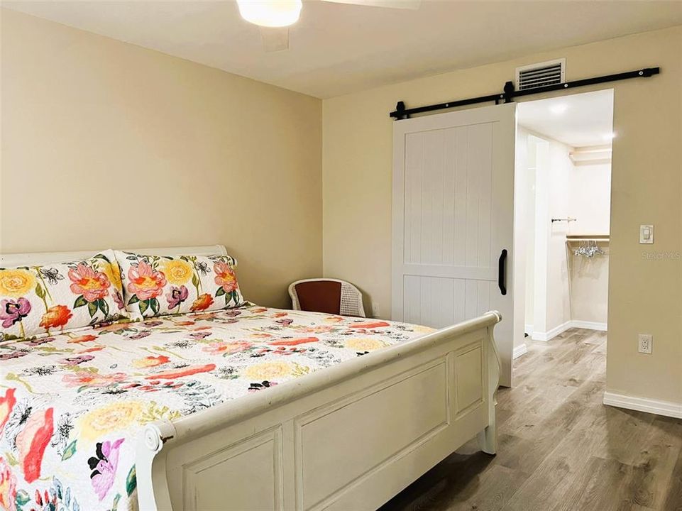 出租: $1,350 (1 贝兹, 1 浴室, 924 平方英尺)