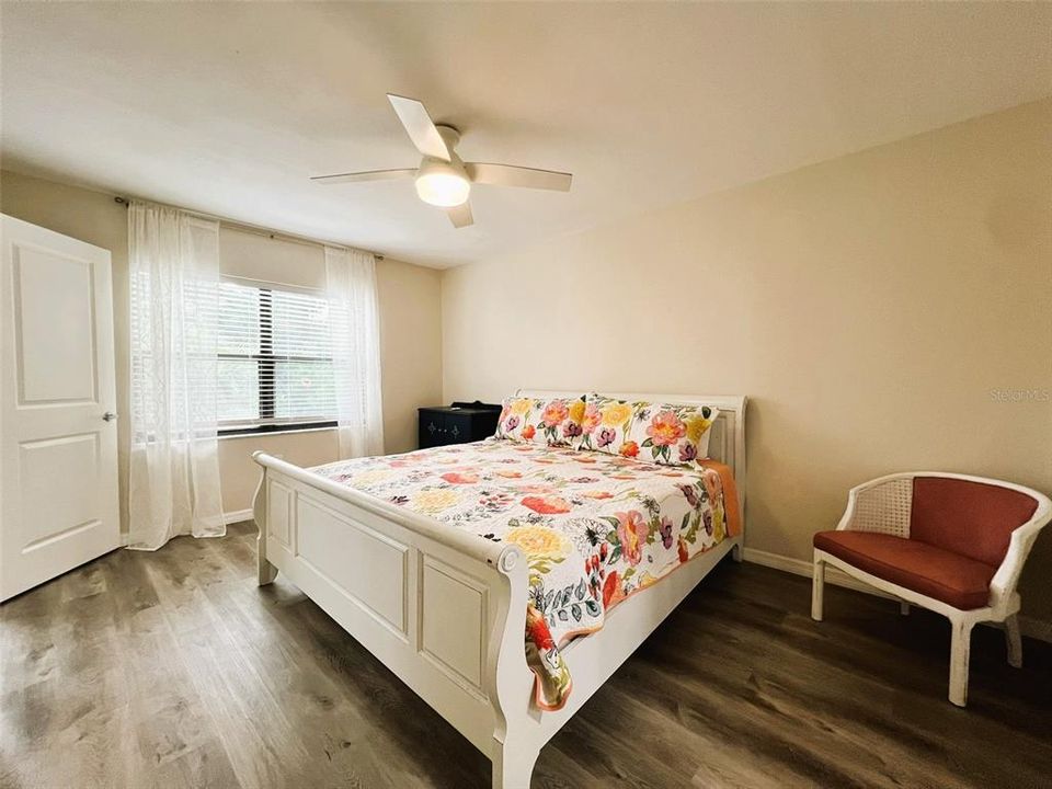 出租: $1,350 (1 贝兹, 1 浴室, 924 平方英尺)