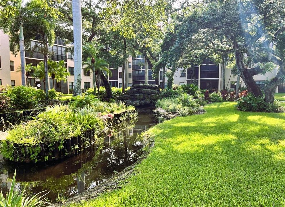 出租: $1,350 (1 贝兹, 1 浴室, 924 平方英尺)