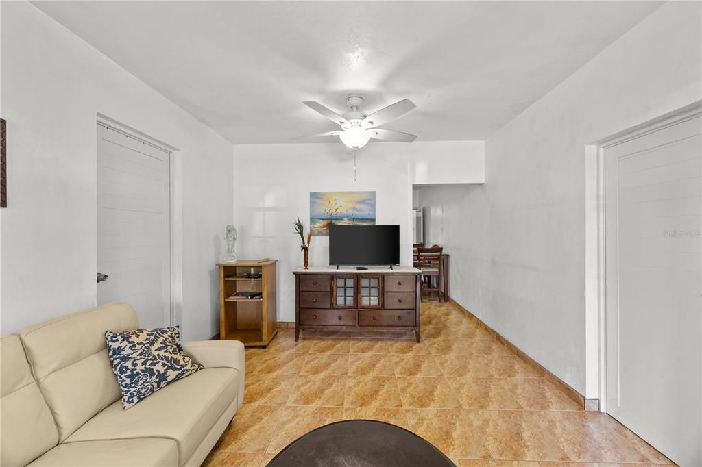 For Sale: $550,000 (6 beds, 5 baths, 1853 Square Feet)