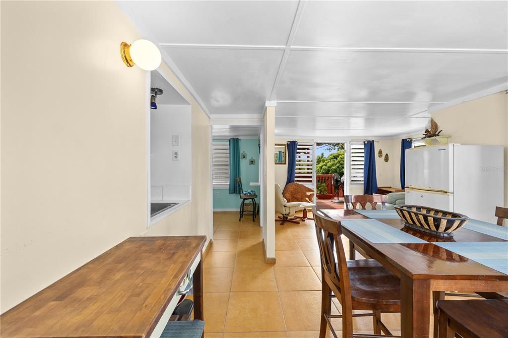 For Sale: $550,000 (6 beds, 5 baths, 1853 Square Feet)