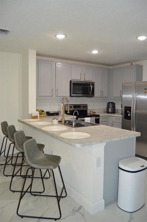 出租: $2,100 (3 贝兹, 2 浴室, 1452 平方英尺)