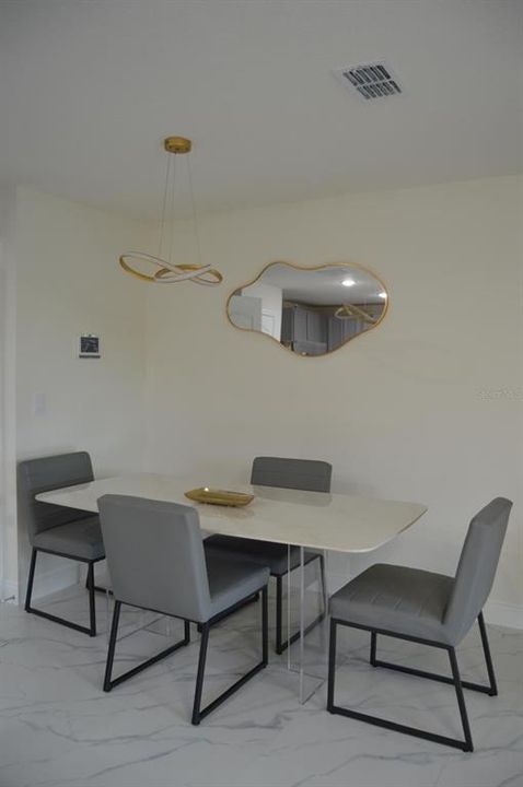 出租: $2,100 (3 贝兹, 2 浴室, 1452 平方英尺)