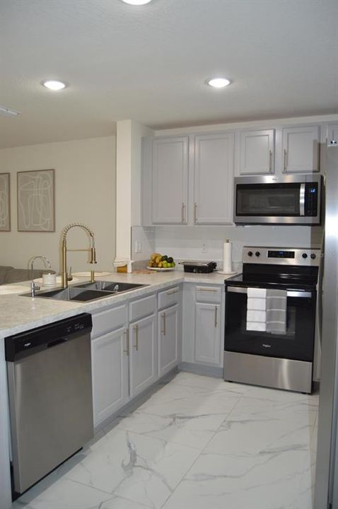 出租: $2,100 (3 贝兹, 2 浴室, 1452 平方英尺)