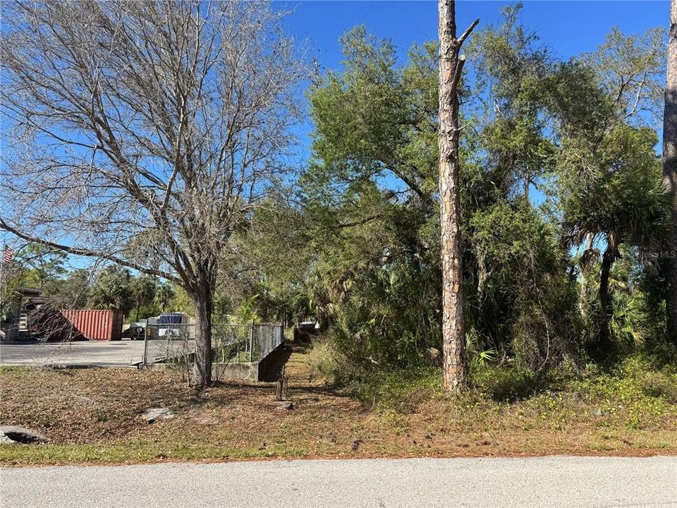 На продажу: $138,000 (0.23 acres)
