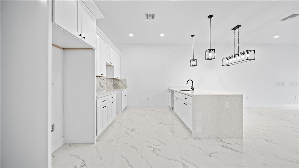 For Sale: $549,900 (6 beds, 0 baths, 2498 Square Feet)