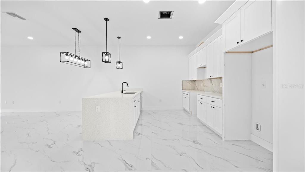 For Sale: $549,900 (6 beds, 0 baths, 2498 Square Feet)