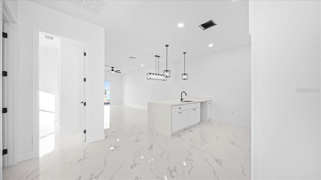 For Sale: $549,900 (6 beds, 0 baths, 2498 Square Feet)