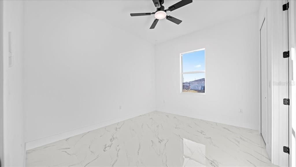 For Sale: $549,900 (6 beds, 0 baths, 2498 Square Feet)