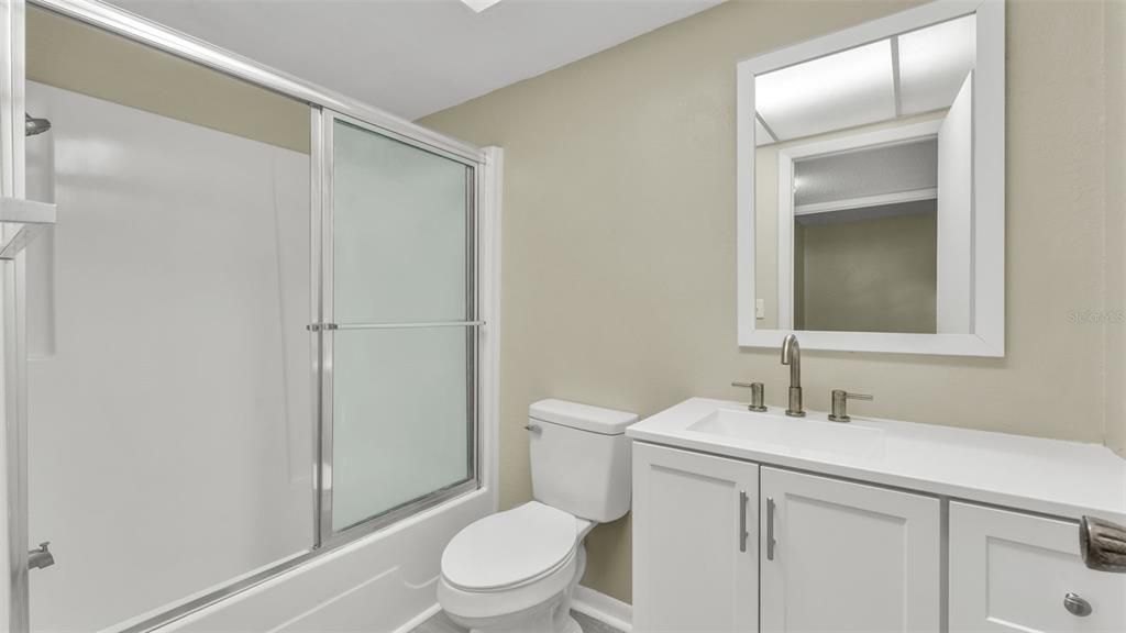 For Sale: $125,000 (2 beds, 2 baths, 1099 Square Feet)