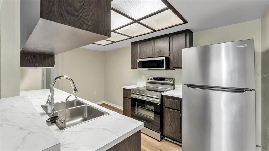For Sale: $125,000 (2 beds, 2 baths, 1099 Square Feet)