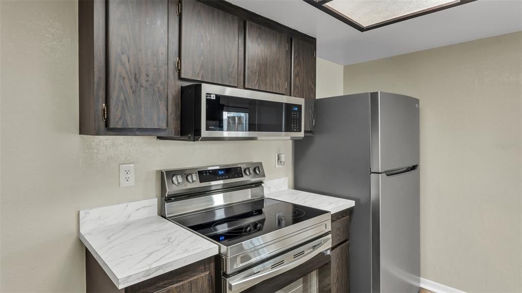 For Sale: $125,000 (2 beds, 2 baths, 1099 Square Feet)
