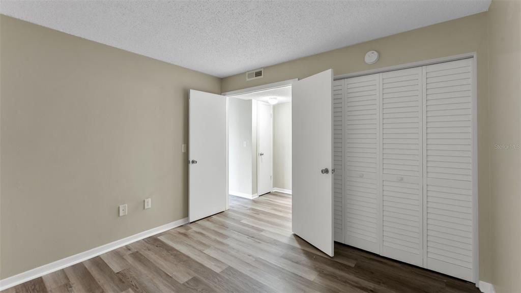 For Sale: $125,000 (2 beds, 2 baths, 1099 Square Feet)