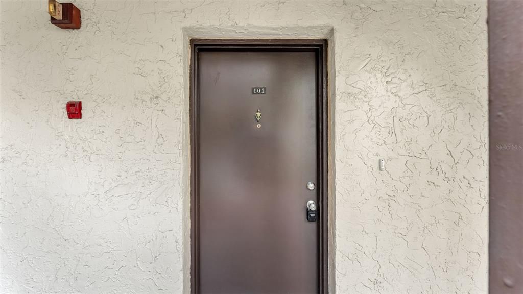 For Sale: $125,000 (2 beds, 2 baths, 1099 Square Feet)