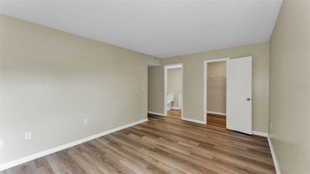 For Sale: $125,000 (2 beds, 2 baths, 1099 Square Feet)