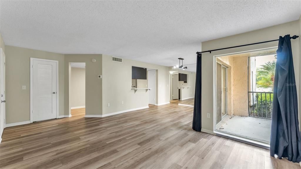 For Sale: $125,000 (2 beds, 2 baths, 1099 Square Feet)