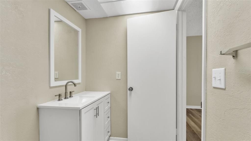 For Sale: $125,000 (2 beds, 2 baths, 1099 Square Feet)