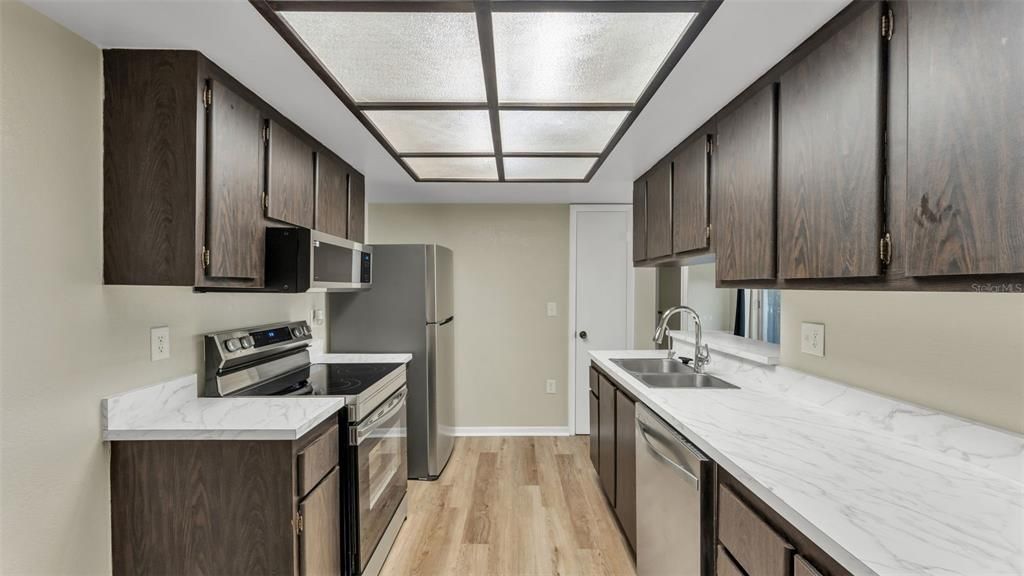 For Sale: $125,000 (2 beds, 2 baths, 1099 Square Feet)