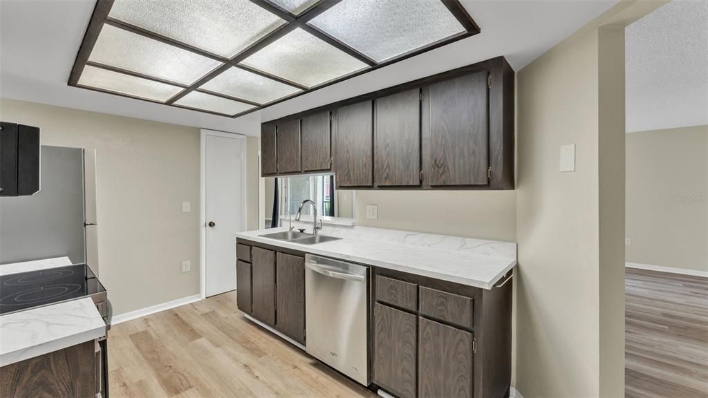 For Sale: $125,000 (2 beds, 2 baths, 1099 Square Feet)