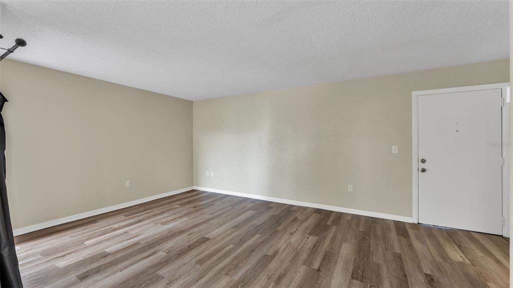For Sale: $125,000 (2 beds, 2 baths, 1099 Square Feet)