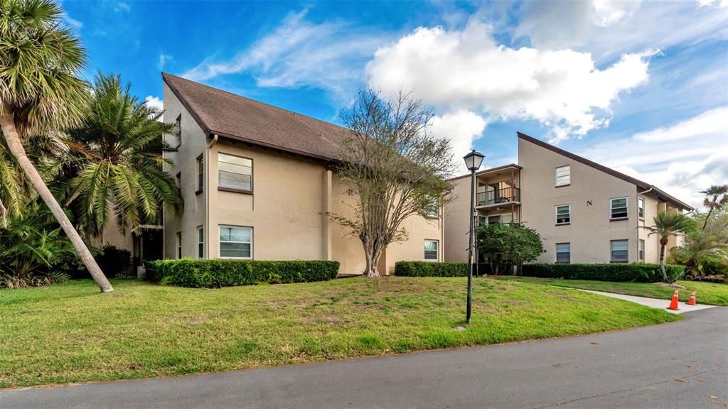 For Sale: $125,000 (2 beds, 2 baths, 1099 Square Feet)
