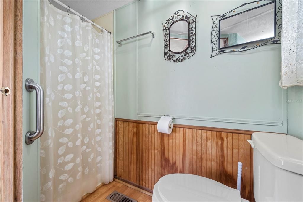 На продажу: $149,400 (2 спален, 2 ванн, 784 Квадратных фут)