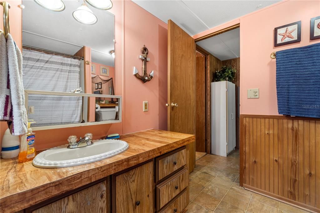 На продажу: $149,400 (2 спален, 2 ванн, 784 Квадратных фут)