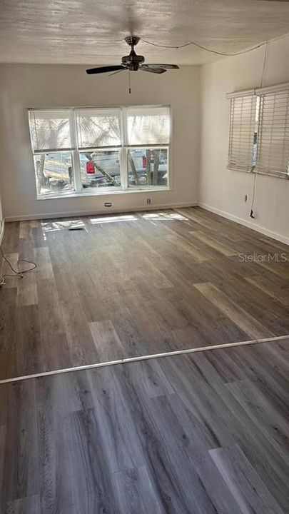 На продажу: $129,000 (2 спален, 1 ванн, 1000 Квадратных фут)