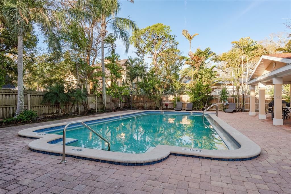 Active With Contract: $439,000 (2 beds, 2 baths, 1005 Square Feet)