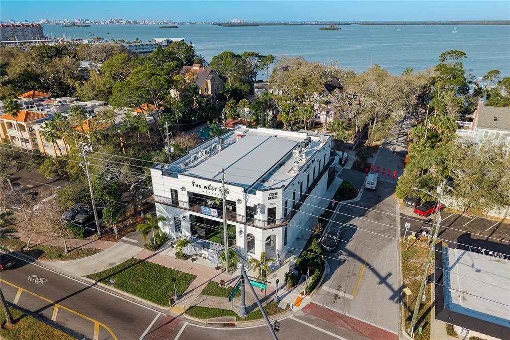 Active With Contract: $439,000 (2 beds, 2 baths, 1005 Square Feet)