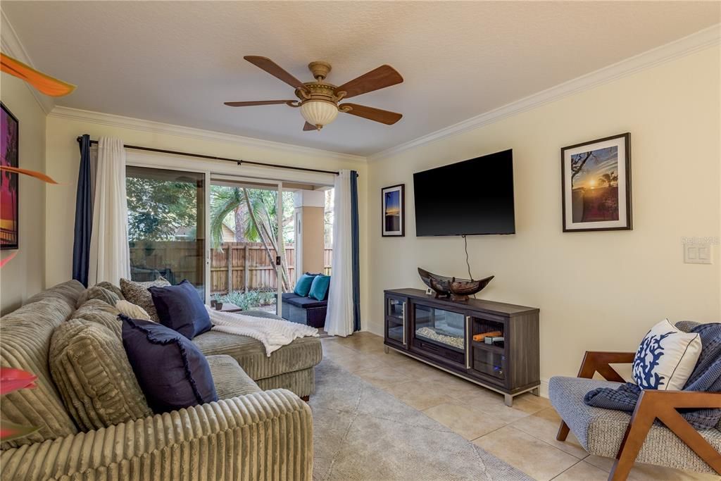 Active With Contract: $439,000 (2 beds, 2 baths, 1005 Square Feet)