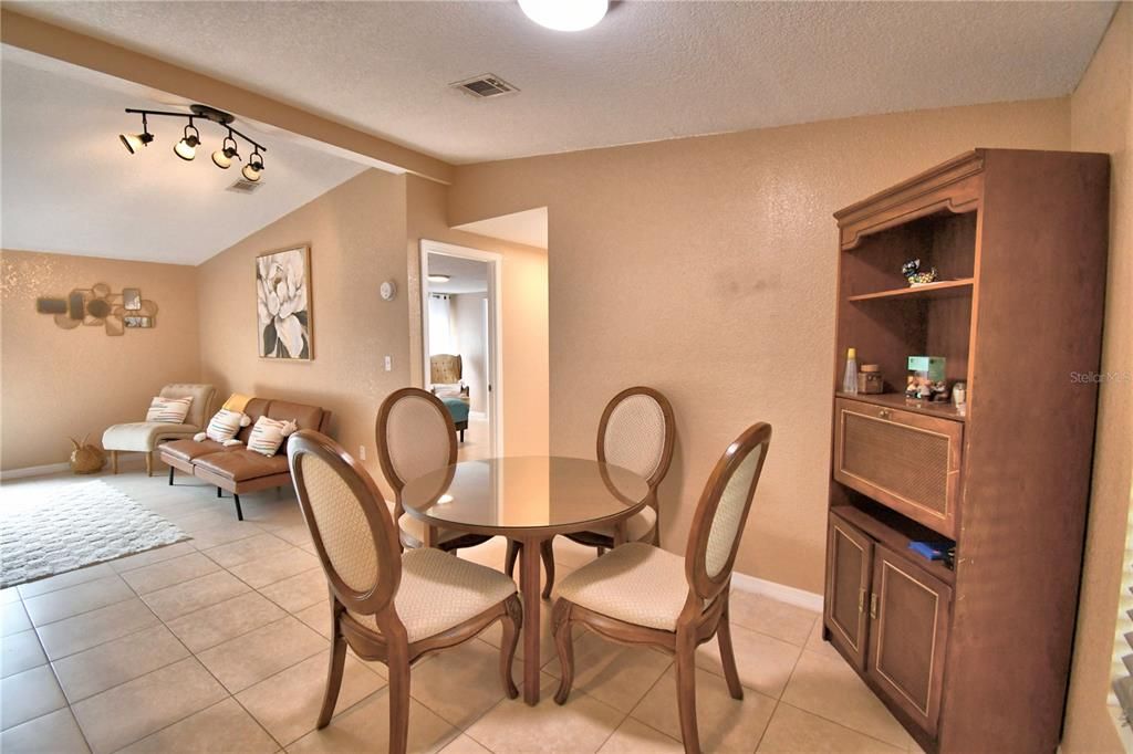 En Venta: $240,000 (3 camas, 2 baños, 1104 Pies cuadrados)