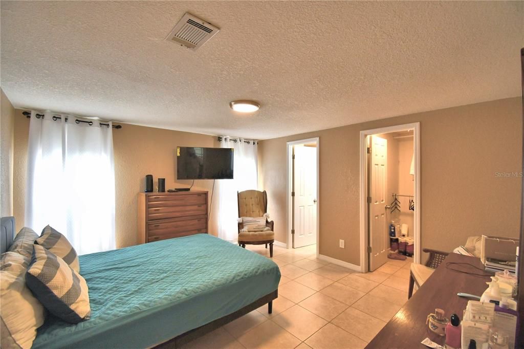 En Venta: $240,000 (3 camas, 2 baños, 1104 Pies cuadrados)