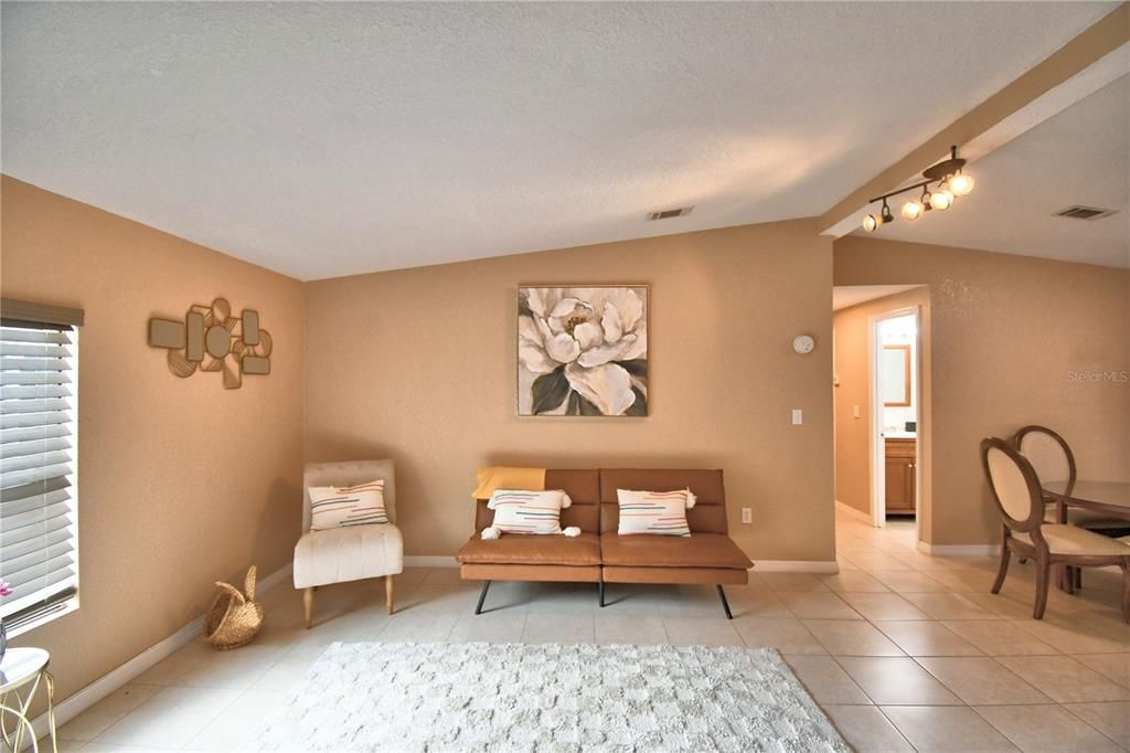 En Venta: $240,000 (3 camas, 2 baños, 1104 Pies cuadrados)