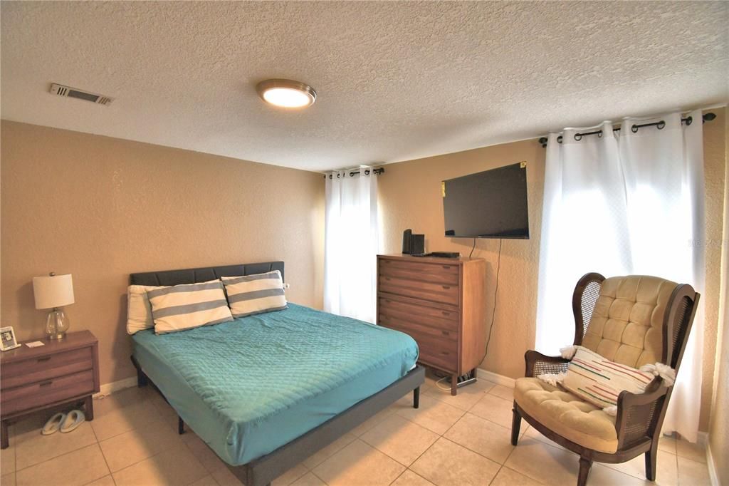 En Venta: $240,000 (3 camas, 2 baños, 1104 Pies cuadrados)