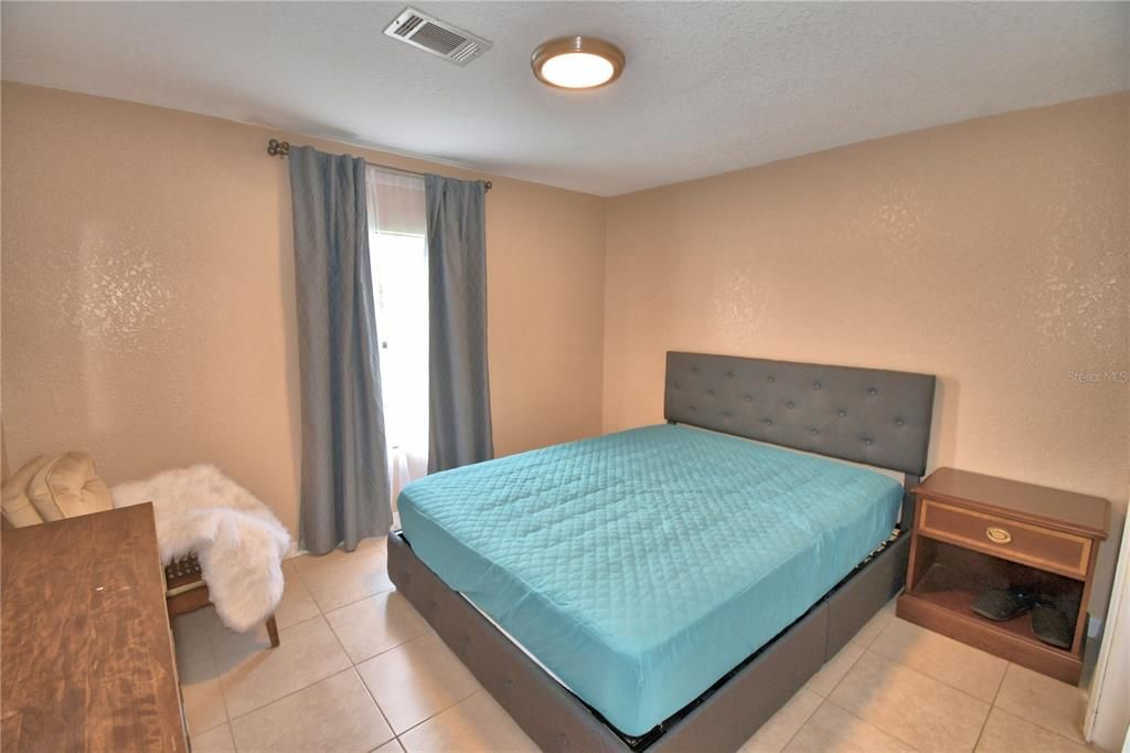 En Venta: $240,000 (3 camas, 2 baños, 1104 Pies cuadrados)