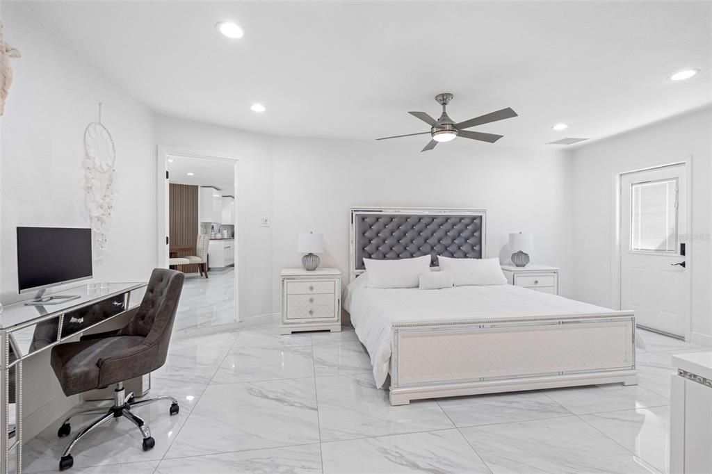 Activo con contrato: $585,000 (4 camas, 3 baños, 1697 Pies cuadrados)