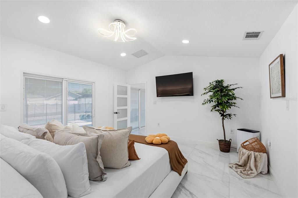 Activo con contrato: $585,000 (4 camas, 3 baños, 1697 Pies cuadrados)