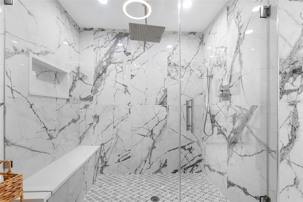 Activo con contrato: $585,000 (4 camas, 3 baños, 1697 Pies cuadrados)