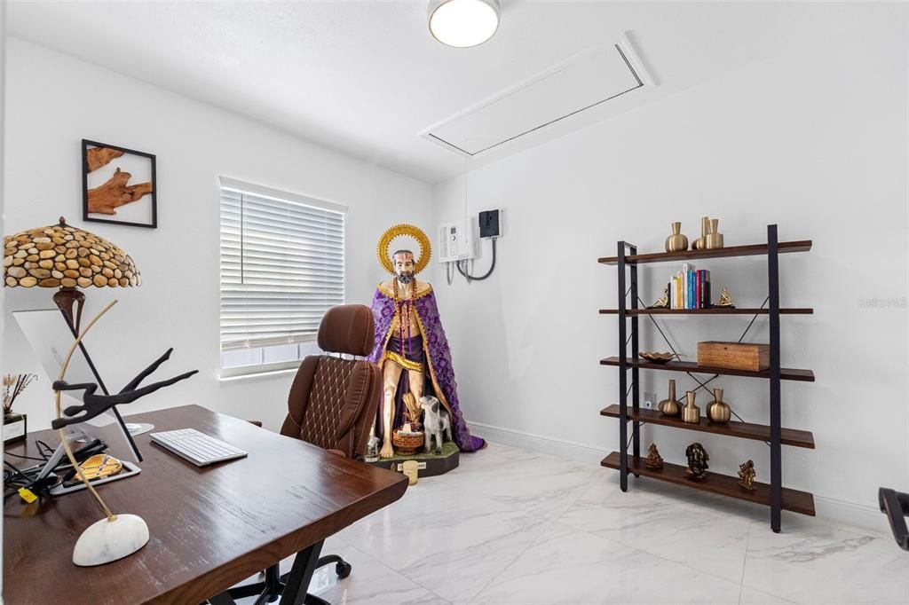 Activo con contrato: $585,000 (4 camas, 3 baños, 1697 Pies cuadrados)