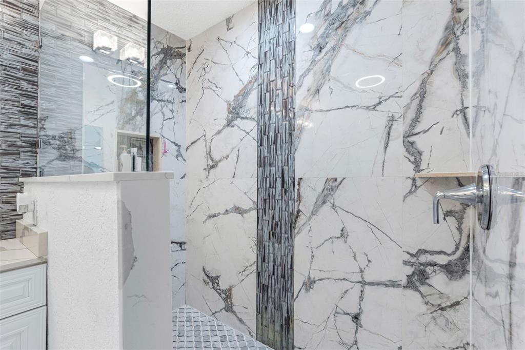 Activo con contrato: $585,000 (4 camas, 3 baños, 1697 Pies cuadrados)