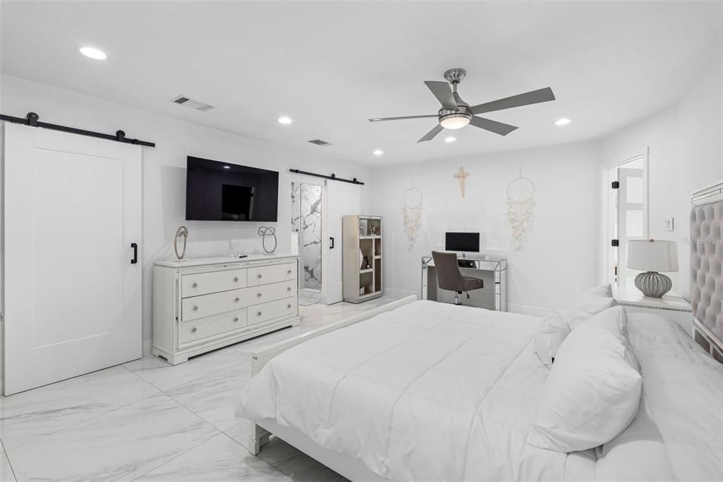 Activo con contrato: $585,000 (4 camas, 3 baños, 1697 Pies cuadrados)