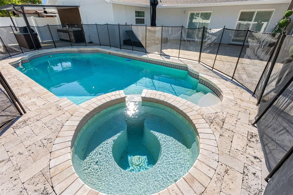 Activo con contrato: $585,000 (4 camas, 3 baños, 1697 Pies cuadrados)