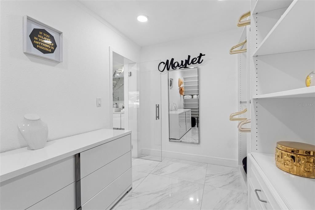 Activo con contrato: $585,000 (4 camas, 3 baños, 1697 Pies cuadrados)