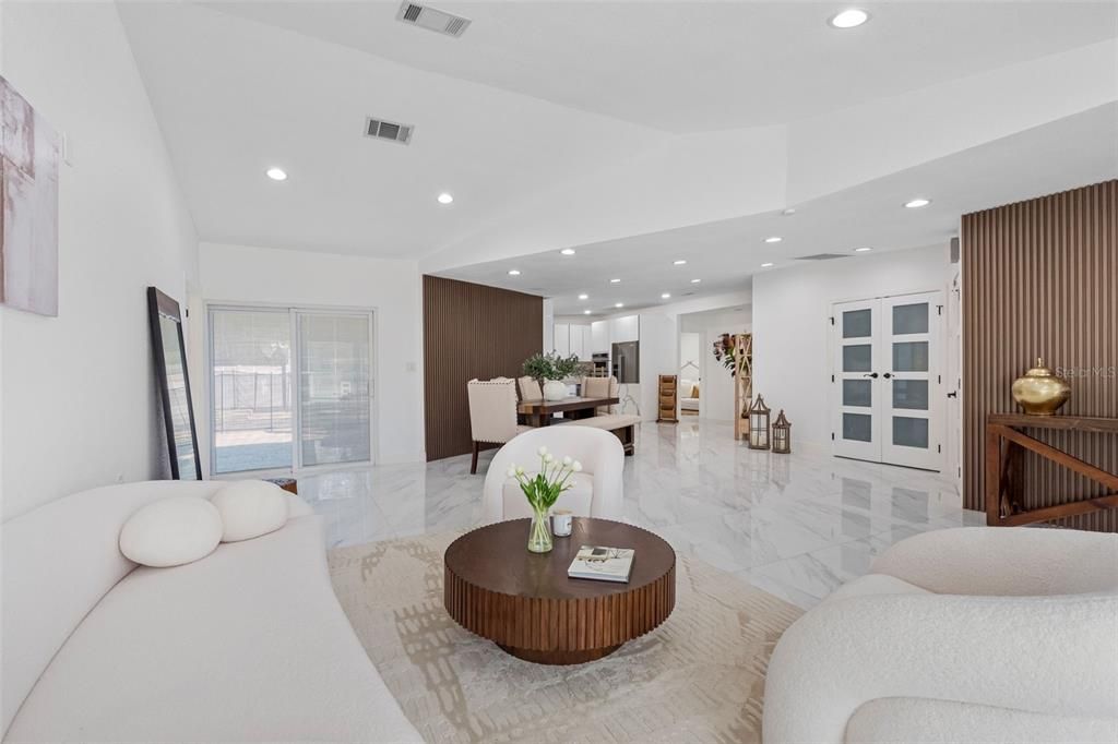 Activo con contrato: $585,000 (4 camas, 3 baños, 1697 Pies cuadrados)