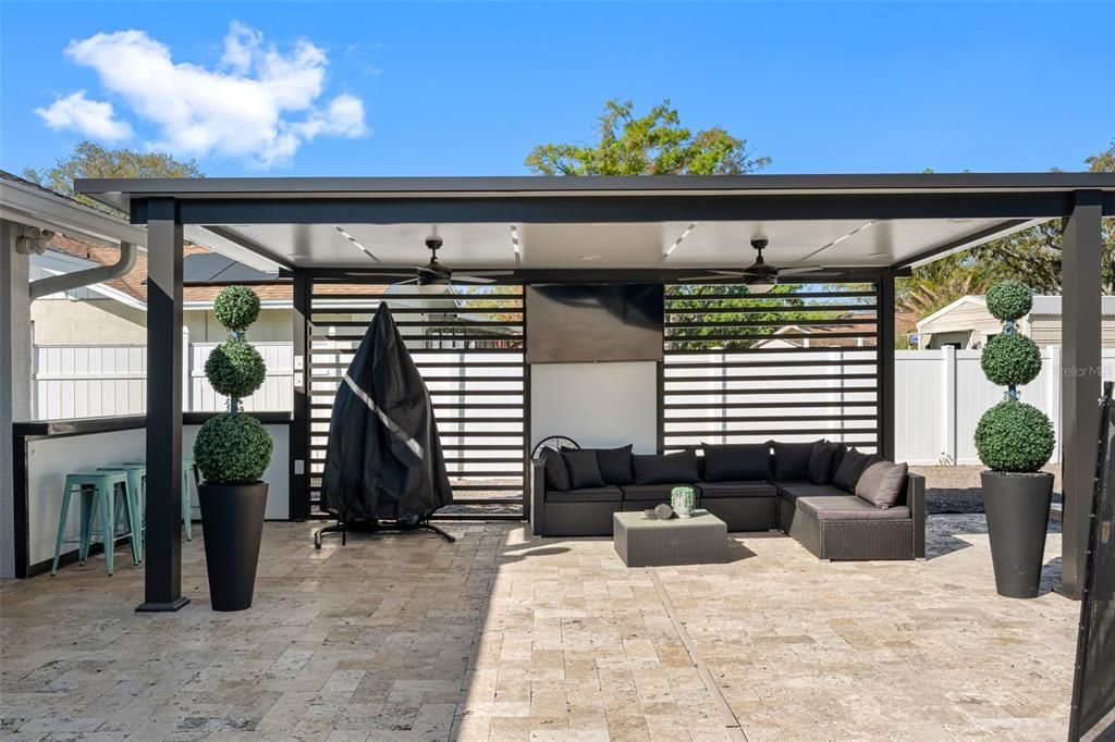 Activo con contrato: $585,000 (4 camas, 3 baños, 1697 Pies cuadrados)