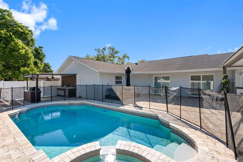 Activo con contrato: $585,000 (4 camas, 3 baños, 1697 Pies cuadrados)