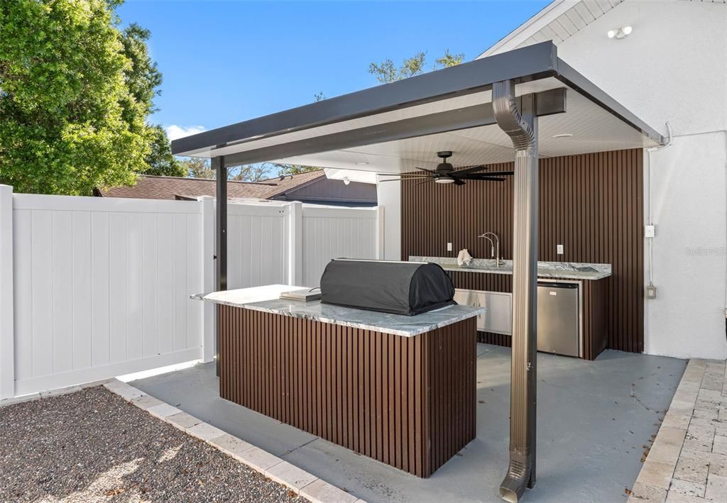 Activo con contrato: $585,000 (4 camas, 3 baños, 1697 Pies cuadrados)