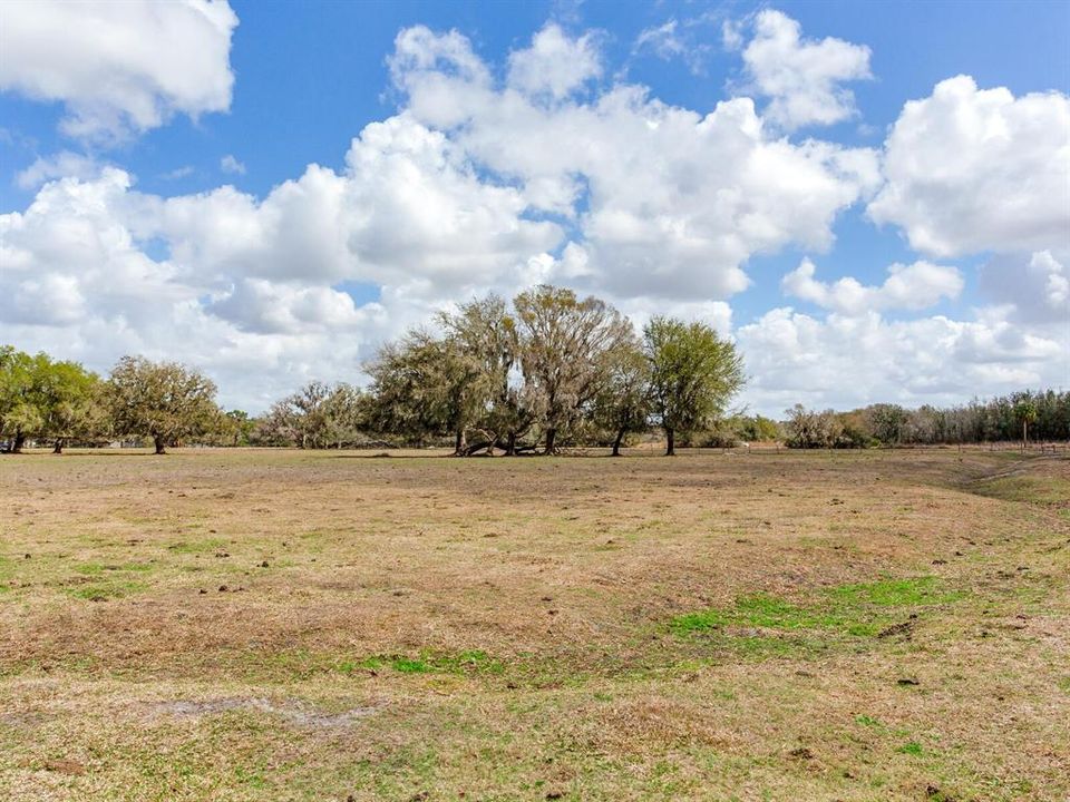 En Venta: $365,000 (5.01 acres)