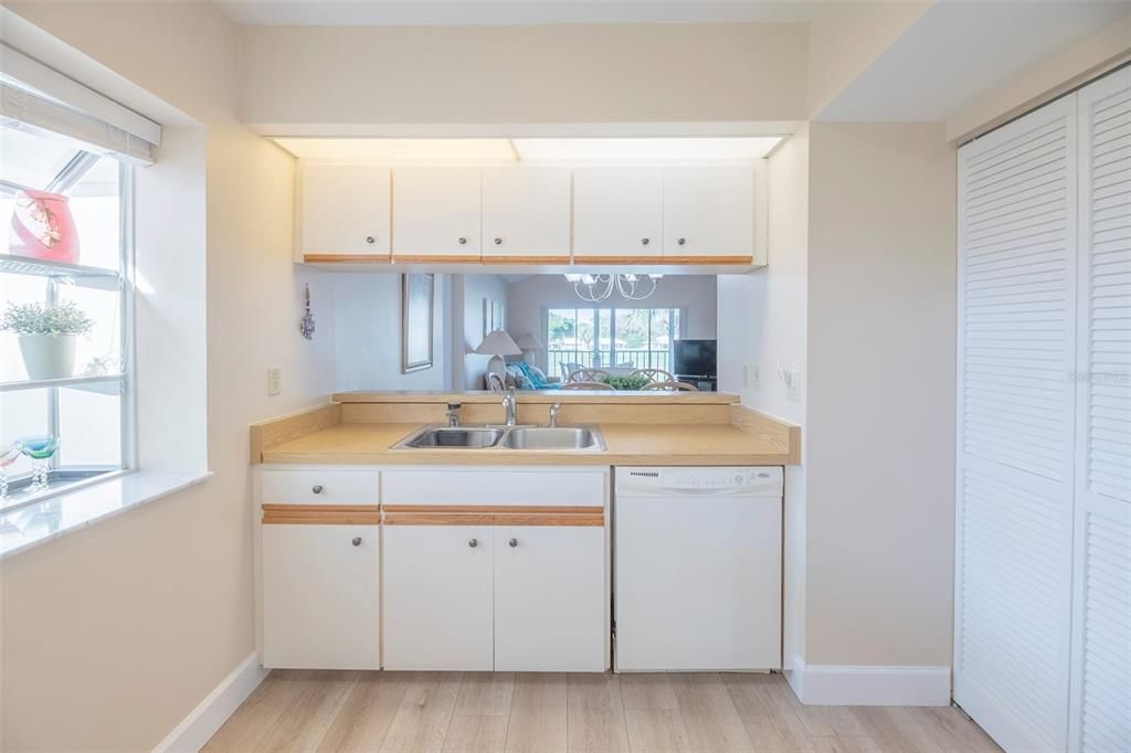 En Venta: $265,000 (3 camas, 2 baños, 1498 Pies cuadrados)